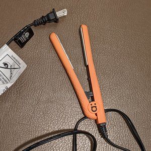 Amika Mini Flat Iron